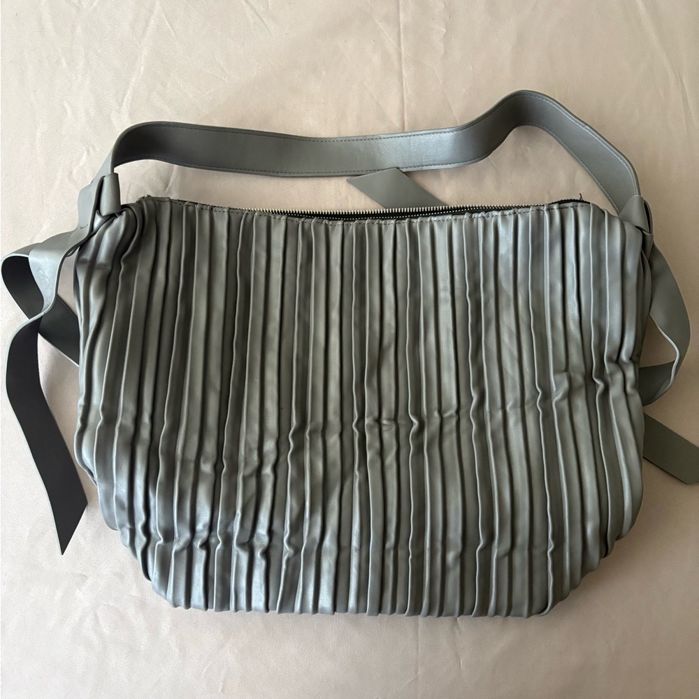 Paparazzi “Life of the Party”‎ Gray Pleaded Shoulder/Tote Bag